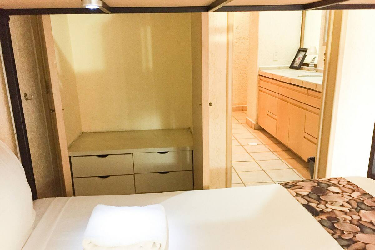 Iron/ironing board, free WiFi, bed sheets