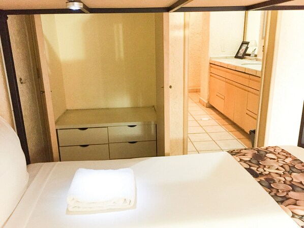 Iron/ironing board, free WiFi, bed sheets