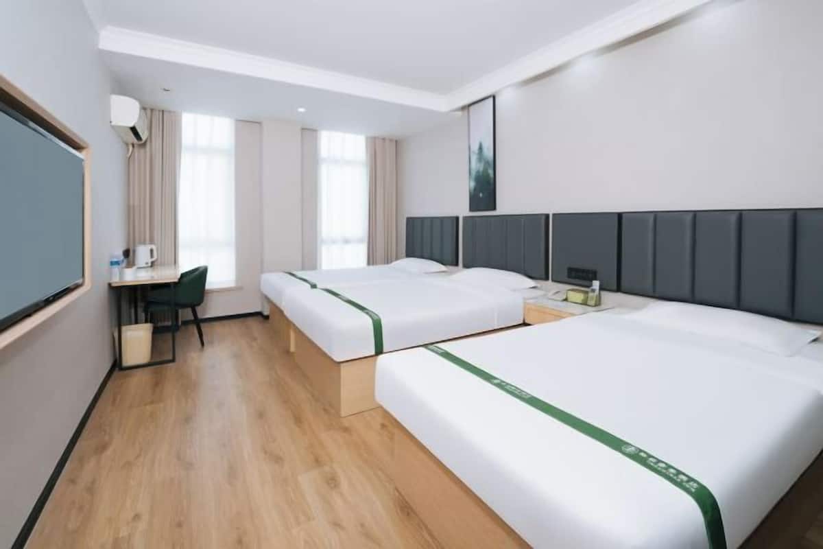 Escritorio, wifi gratis, ropa de cama y acceso para silla de ruedas