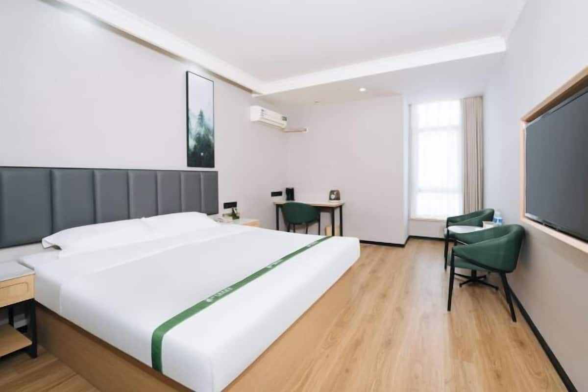 Escritorio, wifi gratis, ropa de cama y acceso para silla de ruedas