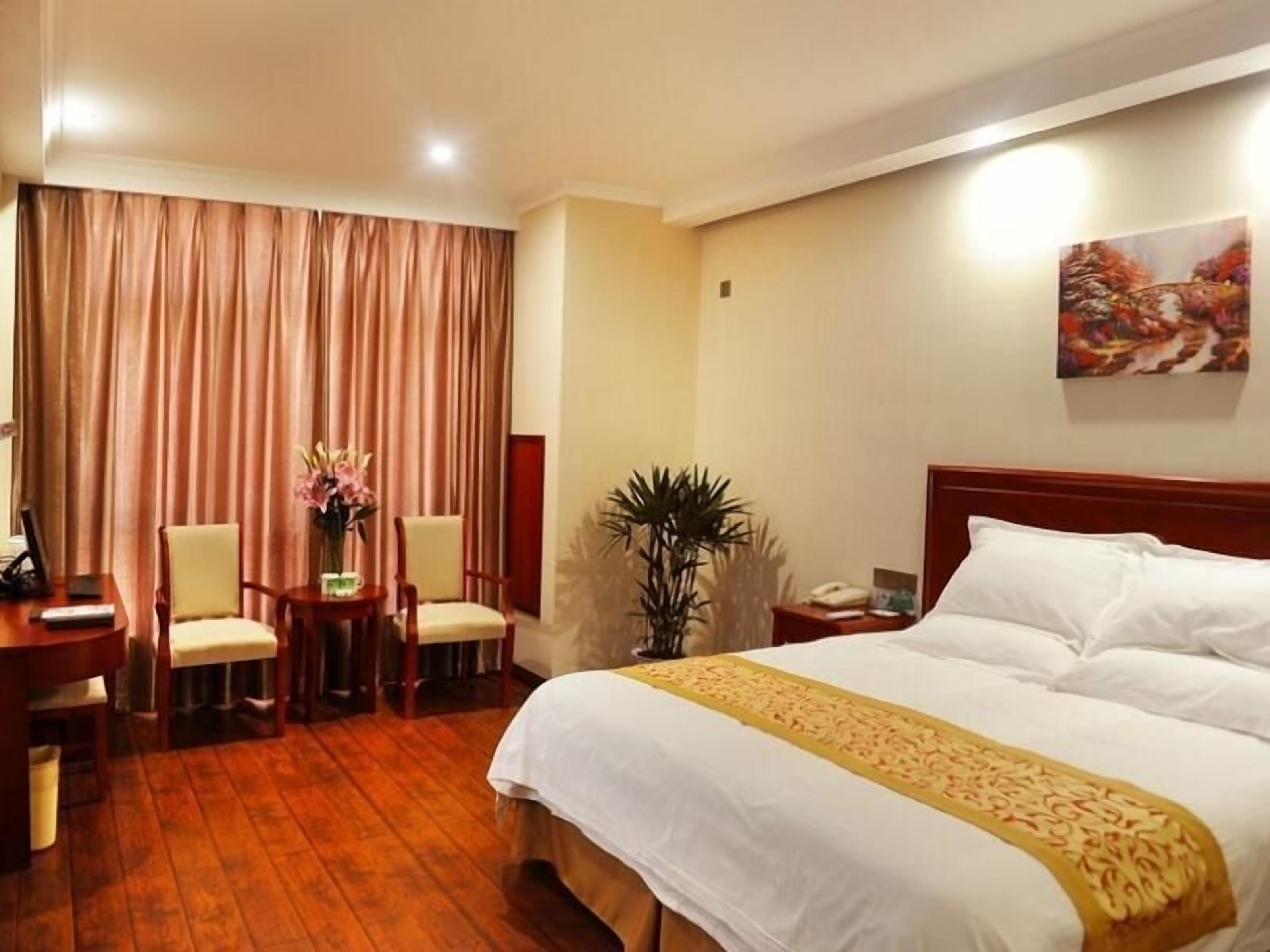 Desk, free WiFi, bed sheets, wheelchair access