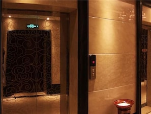 An elevator interior with a digital display, a button panel, and a decorative glass panel with a floral pattern. - Greentree Eastern Huainan Guangchang Road Hotel (Huainan)