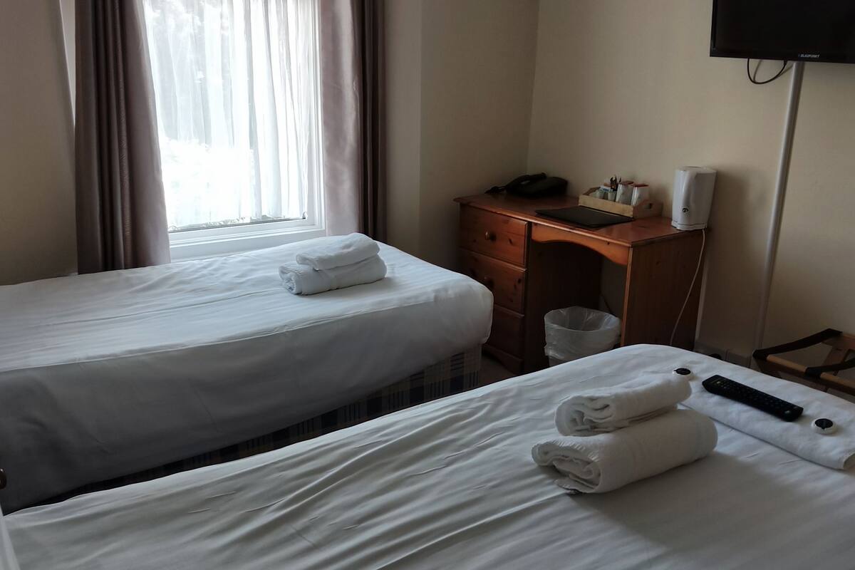 標準雙床房 | 熨斗/熨衣板、免費搖籃/嬰兒床、免費無線上網、床單