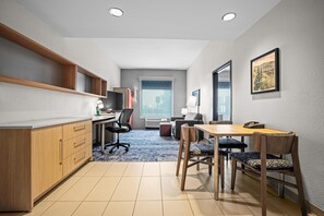 LCD TV - Home2 Suites by Hilton Pigeon Forge (Pigeon Forge)