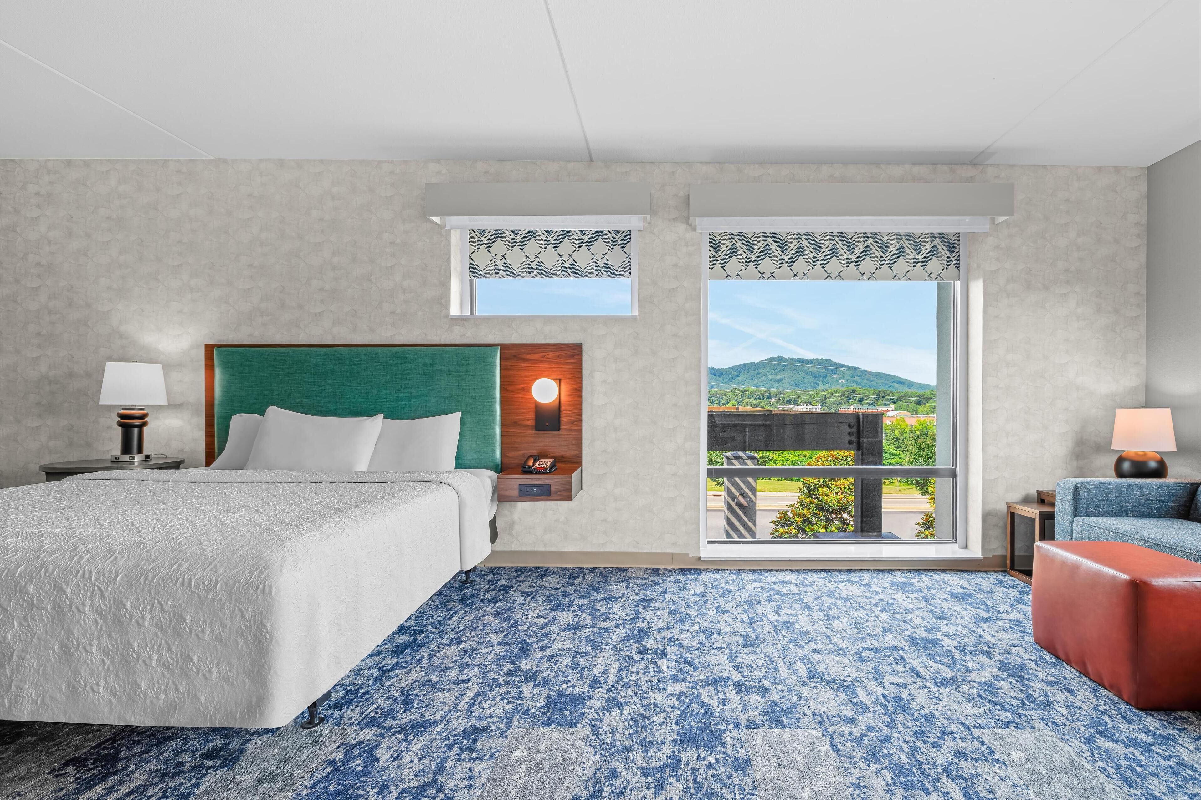 studio, 1 king bed, accessible, non smoking (roll-in shower) | desk, laptop workspace, blackout curtains, soundproofing