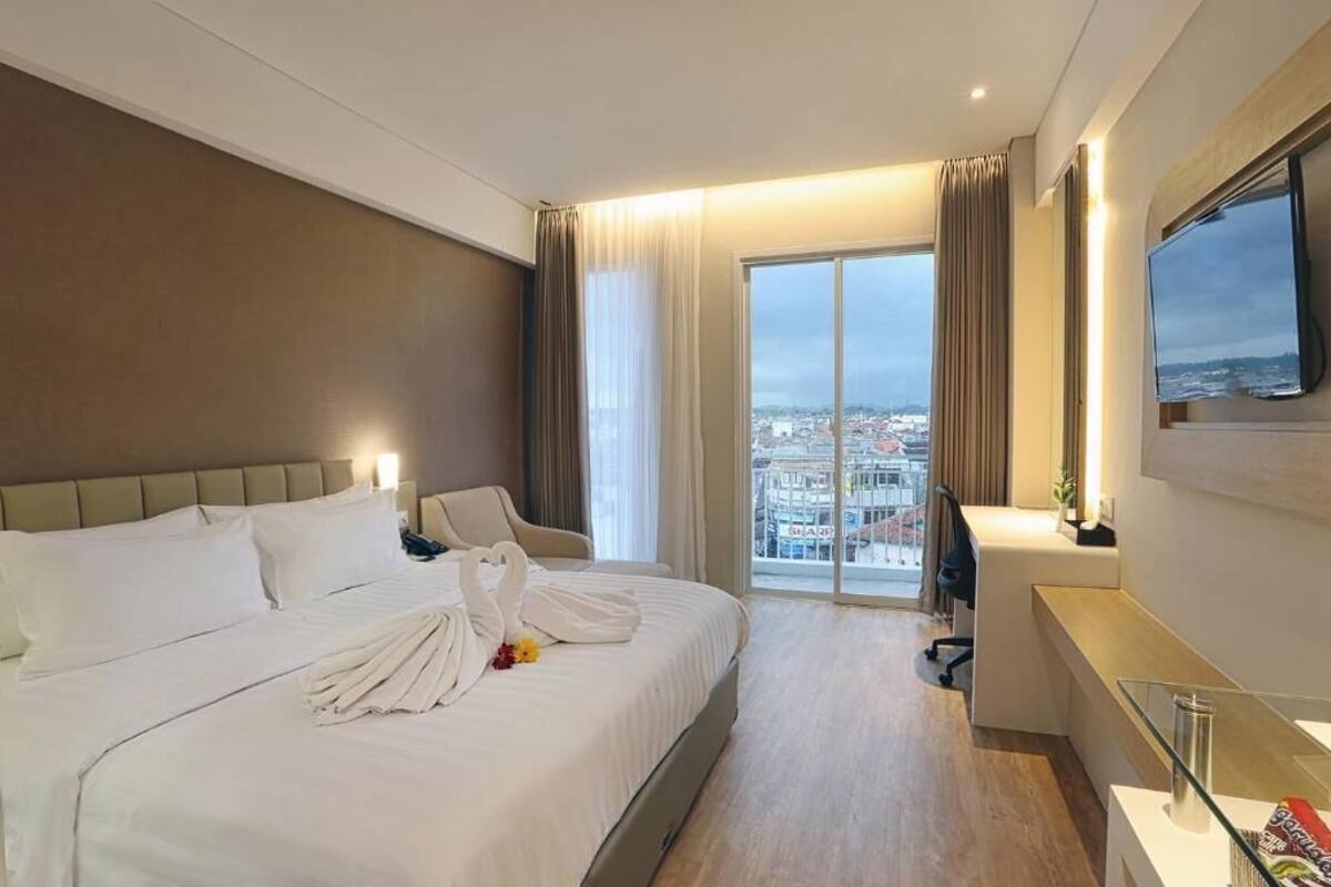 In-room safe, desk, soundproofing, rollaway beds