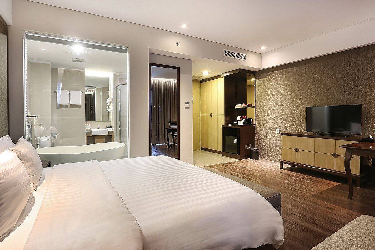 In-room safe, desk, soundproofing, rollaway beds