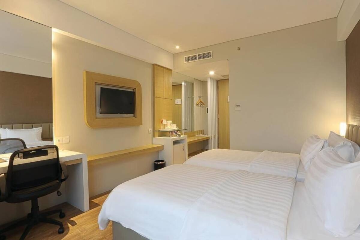 In-room safe, desk, soundproofing, rollaway beds