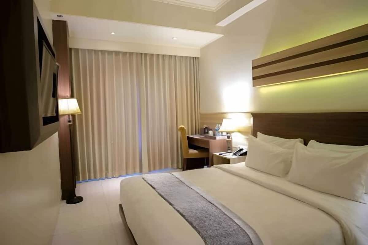 1 slaapkamer, een minibar, een kluis op de kamer, een bureau