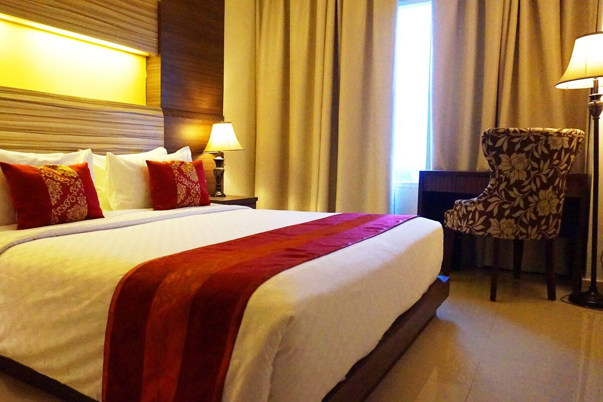 Junior Suite | 1 bedroom, minibar, in-room safe, desk