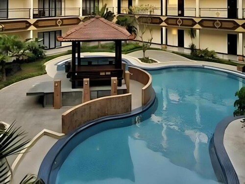 Yusro Hotel and Convention