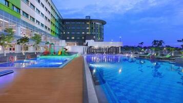 Pool | Outdoor pool