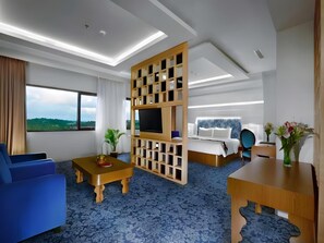 Minibar, két bảo mật tại phòng, bàn 