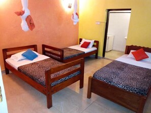 デスク、WiFi (無料)