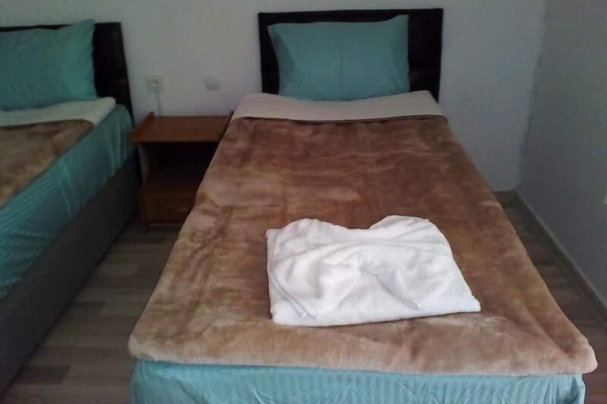 WiFi, bed sheets