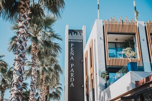 Fachada de la propiedad