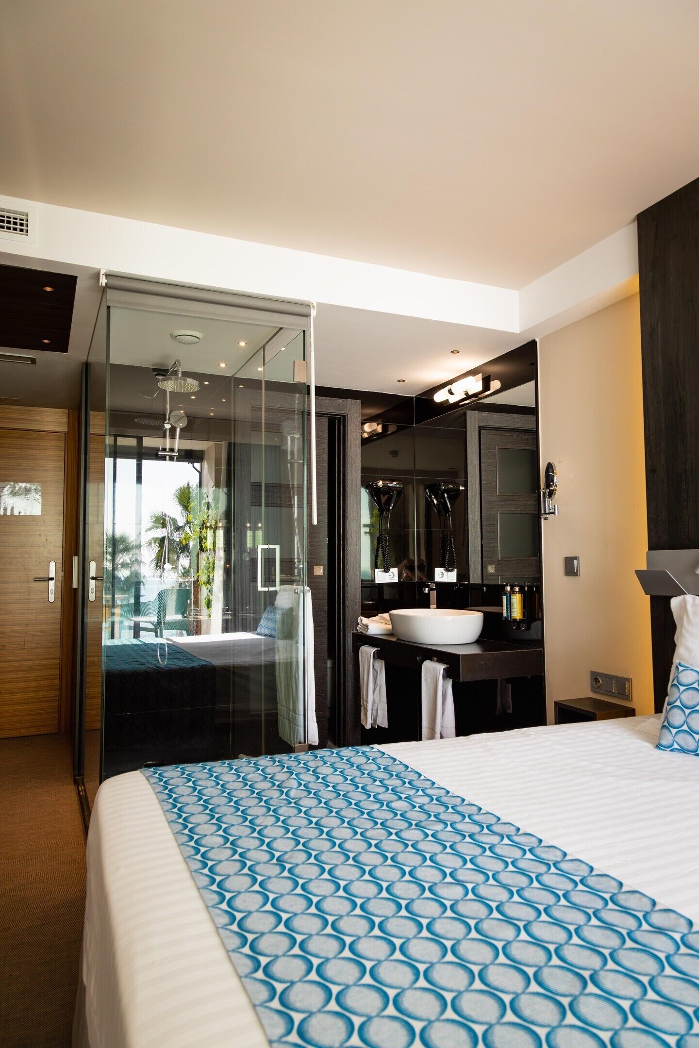 Premium bedding, down comforters, minibar, in-room safe
