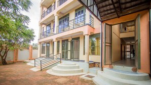 Property entrance - Brimax Hotel (Kampala)