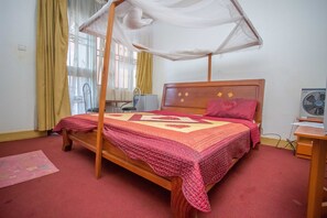 Desk, free WiFi - Brimax Hotel (Kampala)