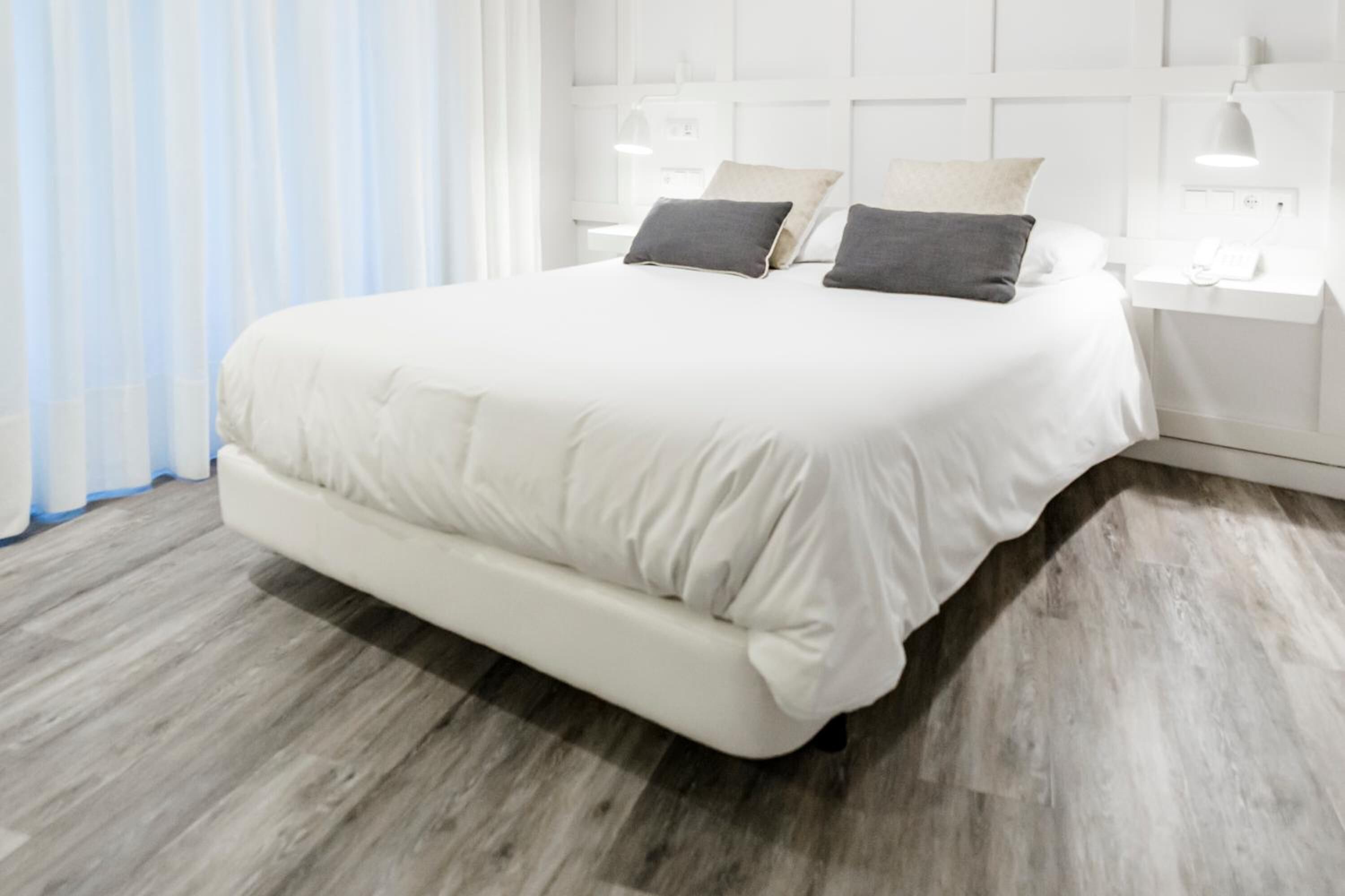 1 bedroom, in-room safe, desk, blackout curtains