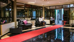 Lobby-lounge