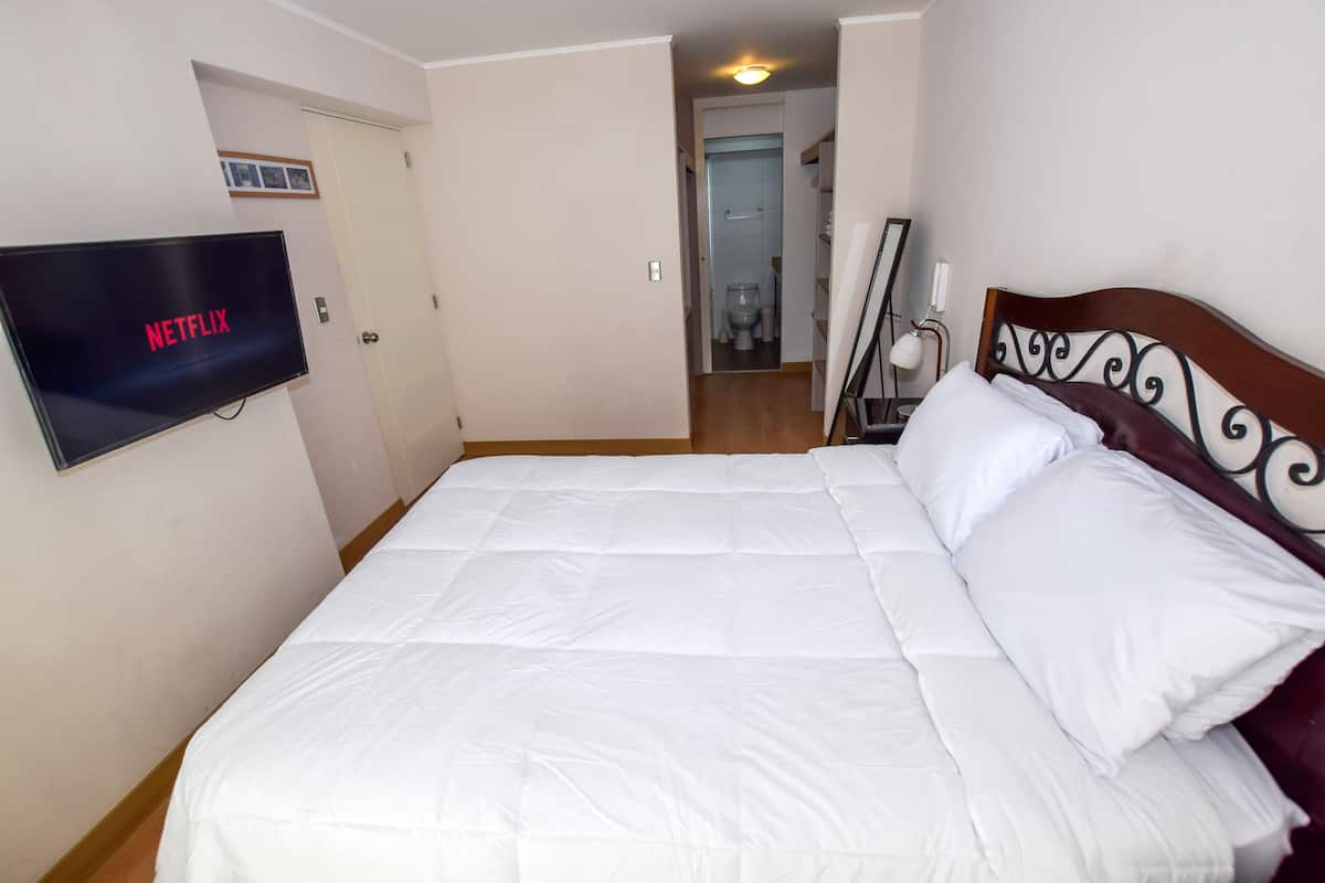 1 Schlafzimmer, hochwertige Bettwaren, Zimmersafe, Bügeleisen/Bügelbrett