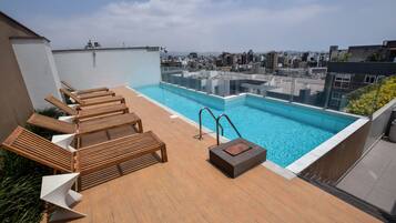 2 piscines extérieures