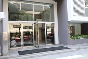 Pintu masuk properti