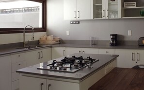 Deluxe House, 5 Bedrooms | Private kitchen | Full-size fridge, microwave, oven, stovetop