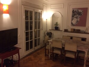 Casa grand | Opções para refeição no quarto