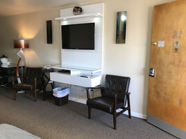 Double Room | Desk, iron/ironing board, free WiFi, bed sheets