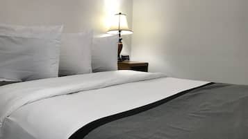 Rom – standard, 1 kingsize-seng | Skrivebord, strykejern/-brett, wi-fi (inkludert) og sengetøy