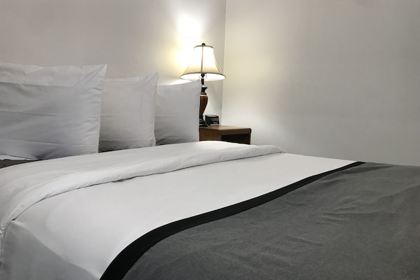 Standard Room, 1 King Bed