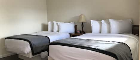 Double Room | Desk, iron/ironing board, free WiFi, bed sheets