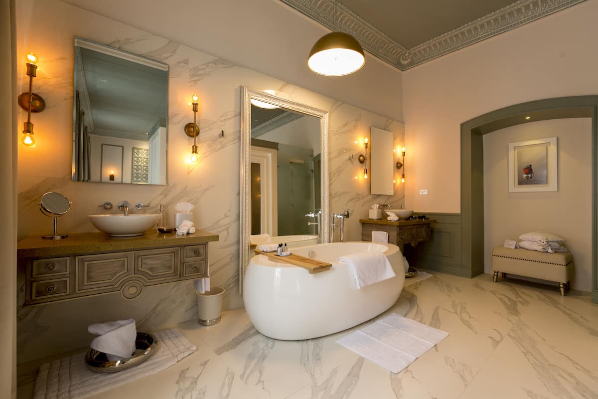 Suite | 1 bedroom, premium bedding, minibar, in-room safe