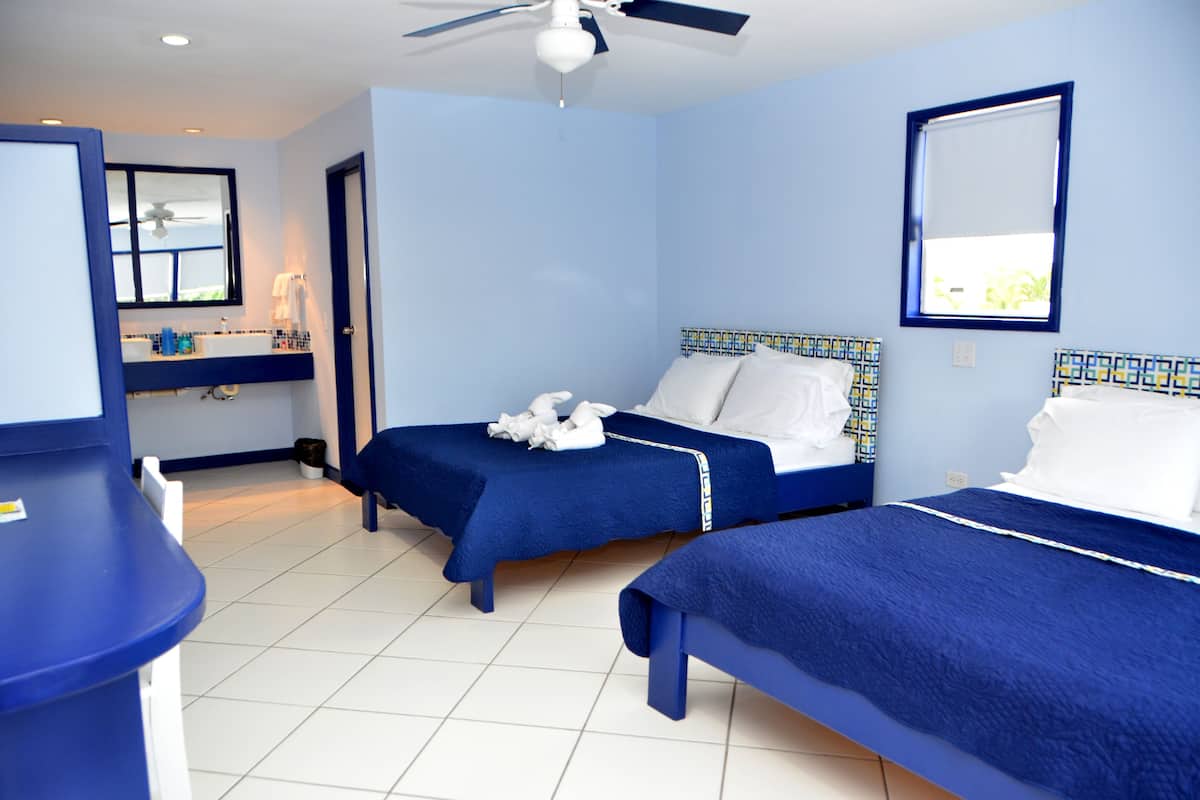 Suite, 2 Queen Beds, Private Bathroom, Lagoon View | Bathroom | Towels