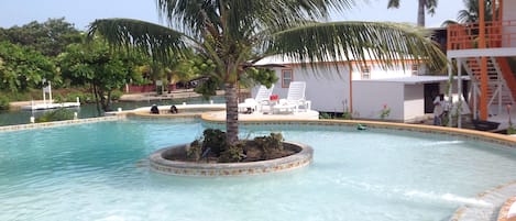 Kolam renang terbuka