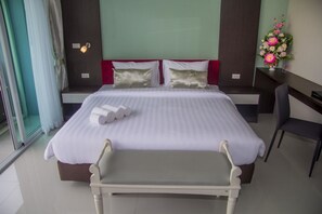 Habitación doble superior | Caja de seguridad en la habitación, escritorio y cortinas blackout 