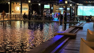 Bar en bord de piscine