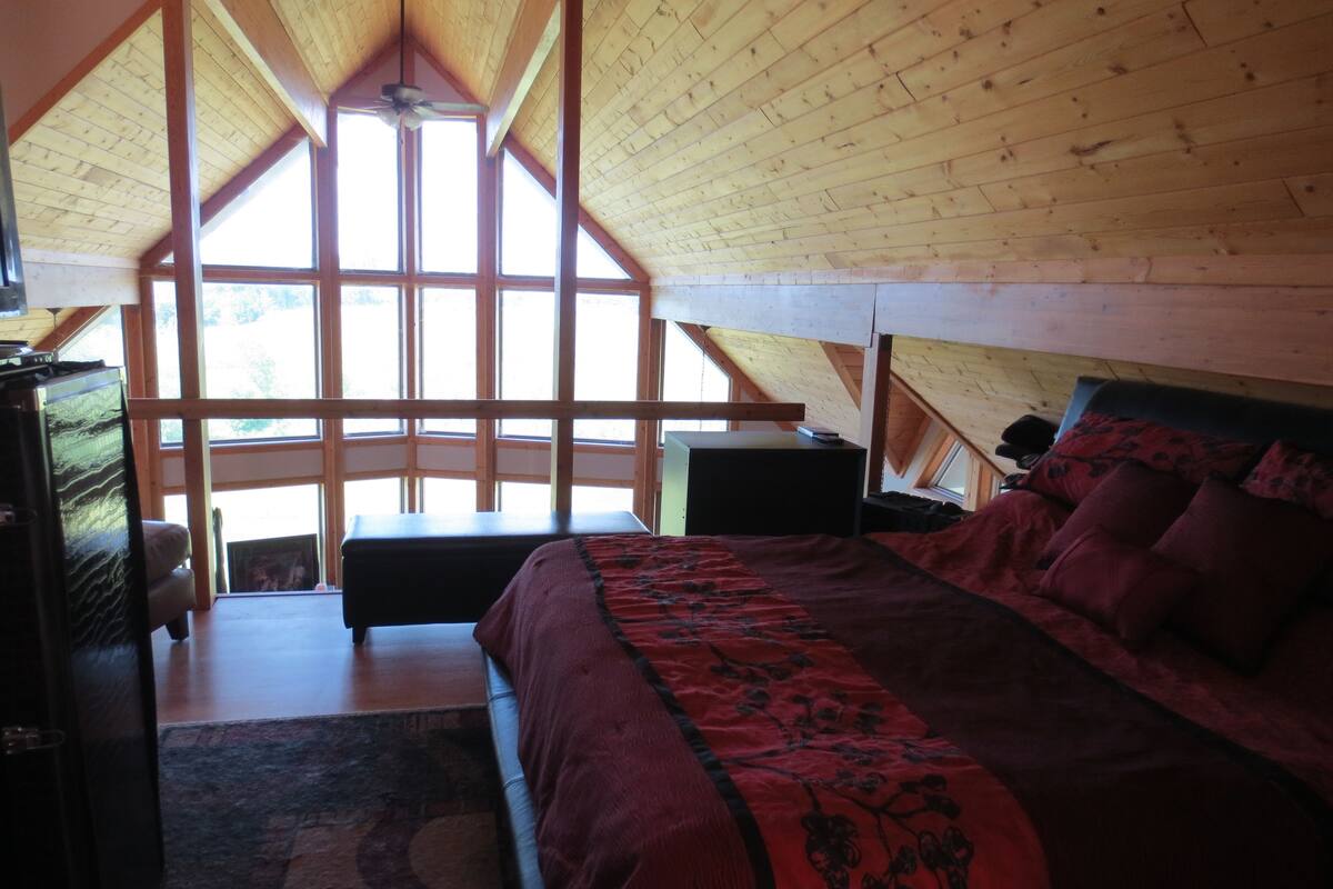 Chalet, 3 Bedrooms, River View, Poolside | Premium bedding, iron/ironing board, WiFi (free)