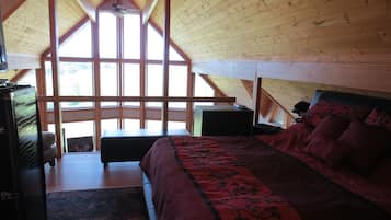 Chalet, 3 kamar tidur, pemandangan sungai, di pinggir kolam renang | Seprai premium, setrika/meja setrika, dan Wi-Fi gratis