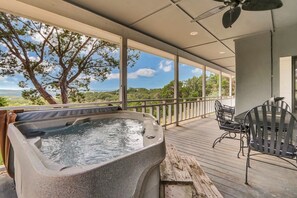Terrace/patio - Recently Renovated, Secluded Spot for a romantic rendezvous! Hot Tub, Fire pit (Wimberley)