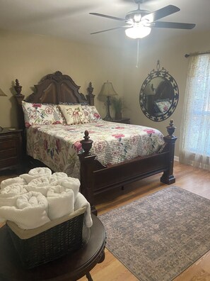 2 camere, una scrivania, ferro/asse da stiro, culla da viaggio