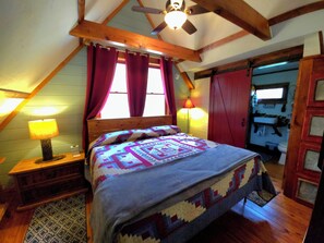 2 soverom, skrivebord, strykejern/-brett og wi-fi (inkludert)