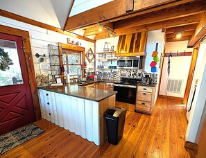Fridge, microwave, oven, stovetop - Peaceful Cabin Retreat w/ Fishing Pond, near Folk School. WiFi,  Pet Friendly! (Hayesville)
