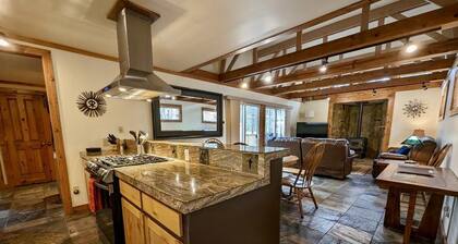 Cozy, smoke-free, 2 BD 2 BA home, 6 adult MAX, 6 SHARC passes, steps to village