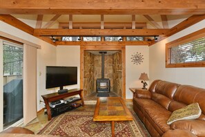 Smart-TV, Kamin, Netflix, DVD-Player