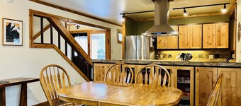 Cozy, smoke-free, 2 BD 2 BA home, 6 adult MAX, 6 SHARC passes, steps to village