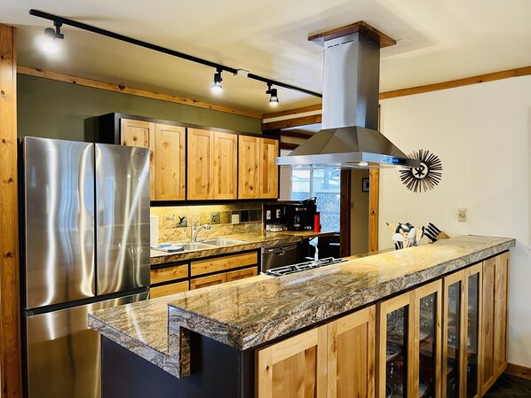 KĂŒhlschrank, Mikrowelle, Ofen, Herdplatte