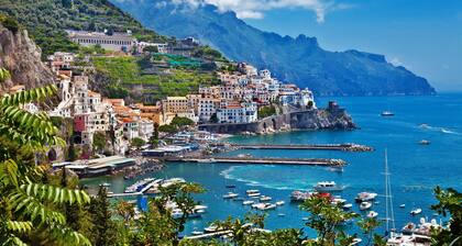 Fantastic apartment 10 minutes from the sea, central area of Sorrento freeWIFI